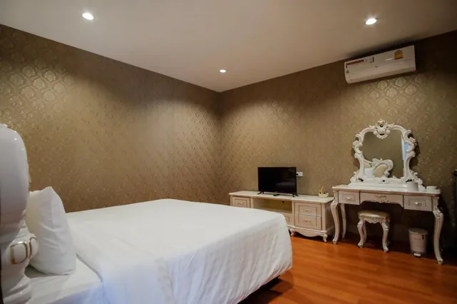 غرفة قياسية بسرير كينج، The O-Zone Airport Inn 1/6