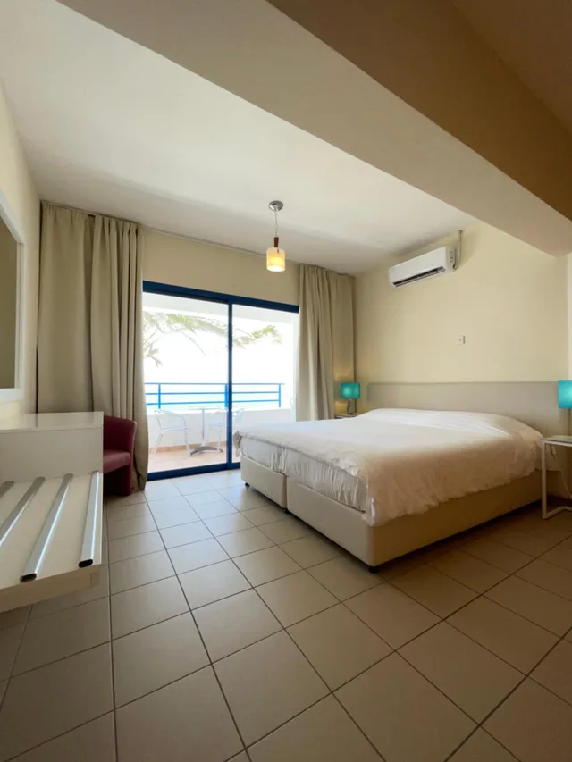 شقة بسرير كينج بإطلالة على البحر بغرفة نوم واحدة مع أريكة، Vrachia Hotel 1/1