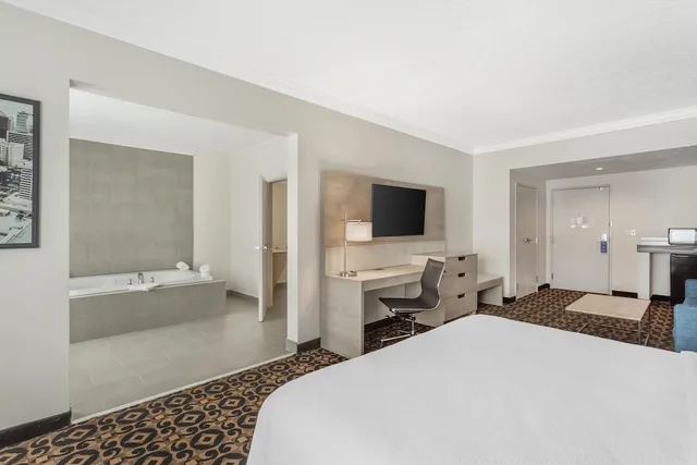 جناح بسرير كينج بحوض جاكوزي لذوي الإعاقة، Best Western Plus Airport Inn Suites Salt Lake City 2/8