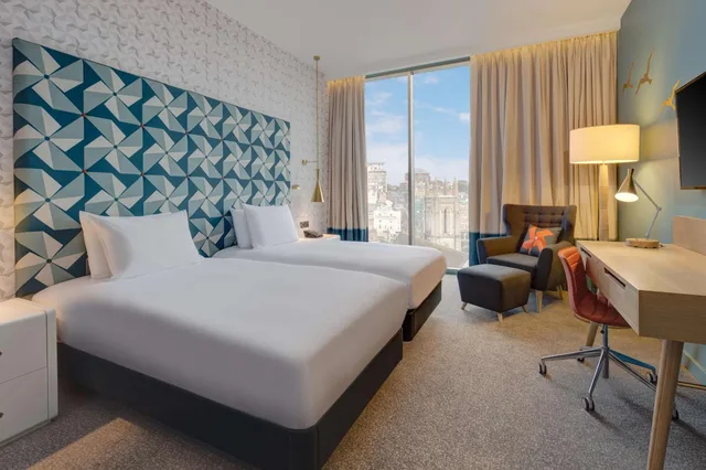 غرفة متصلة عائلية بسرير كينج وسريرين منفصلين، Hilton Bournemouth 6/10
