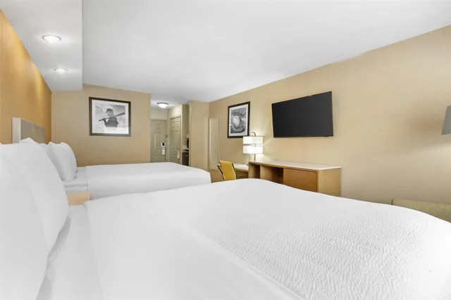 غرفة رباعية بسريرين كوين، Best Western Cooperstown Inn & Suites 3/6