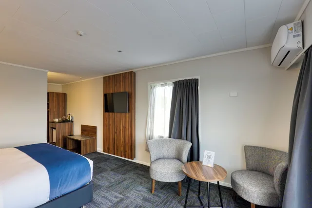 2 Bedrooms, Suite, King and Queen Bed, Park Central Rotorua 3/4