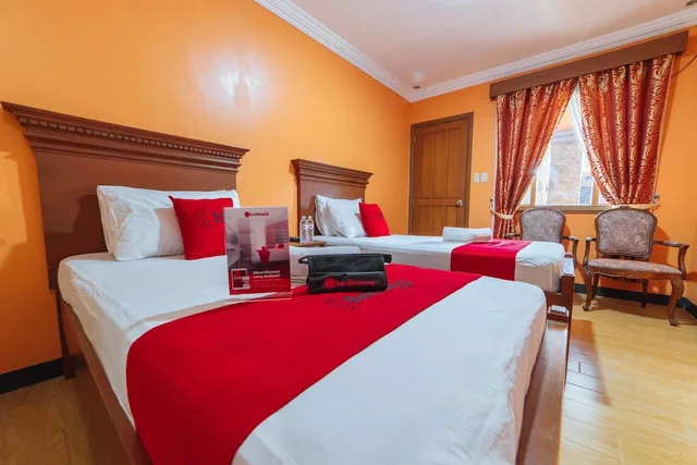 غرفة قياسية بسريرين منفصلين، RedDoorz Plus @ Starhomes Olivianville 1/4