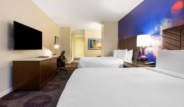 غرفة ديلوكس مزدوجة بسرير كوين بإطلالة على المدينة، The Chicago Hotel Collection Magnificent Mile Hotel and Suites 1/2