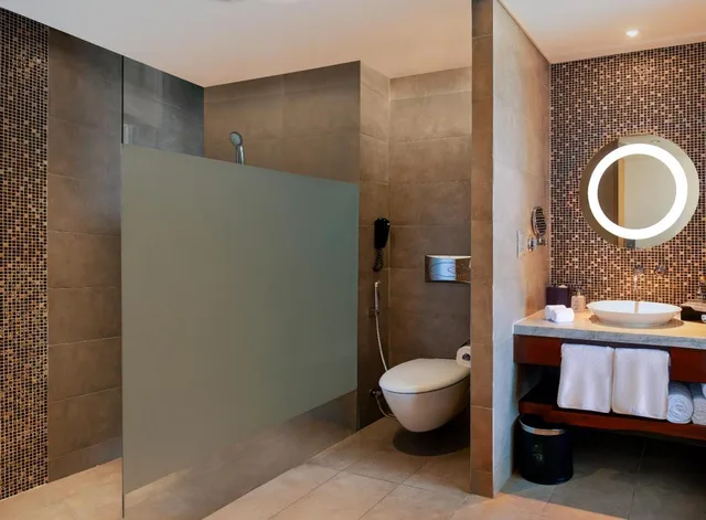 غرفة ديلوكس بإطلالة على النهر، Grand Mercure Danang 7/7