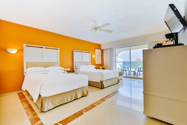2x2, Connecting, 2 King Beds, Occidental Costa Cancun 2/8