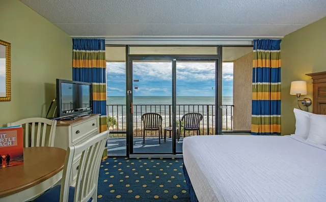 Schooner, Junior Suite, 2 Queen Beds, Ocean Front, Compass Cove Resort 2/2