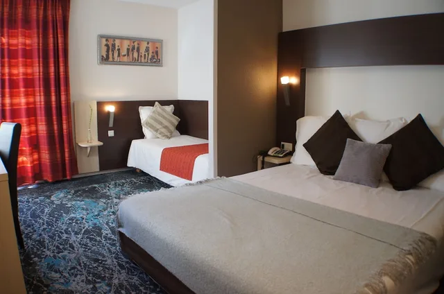 Room, Triple, 1 Double and 1 Single Bed, Hotel the Originals Annonay Est La Siesta 1/9