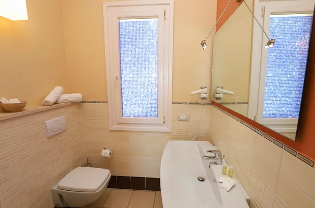 غرفة بانورامية ثلاثية بإطلالة على البحر بشرفة، Janus Hotel 2/2