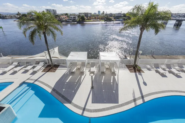 Club, Double or Twin Bed, Vibe Hotel Gold Coast 1/1