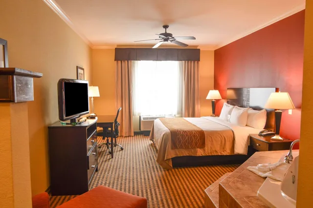 جناح، Comfort Inn and Suites Fort Worth Fossil Creek 3/5