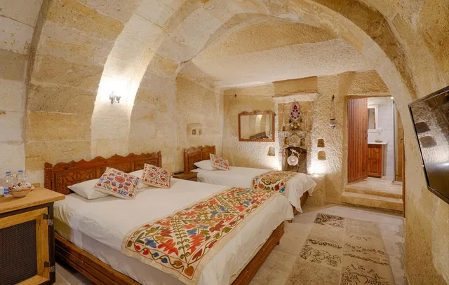 غرفة قياسية ثلاثية، Tulip Cave Suites 1/3