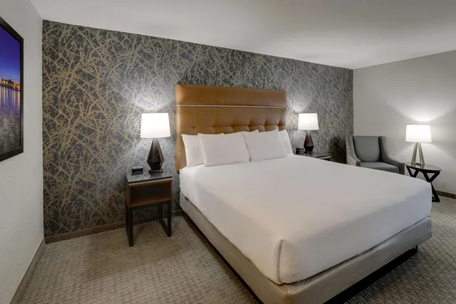 غرفة سوبيريور بسرير كينج، Drury Inn & Suites Cape Girardeau 4/6