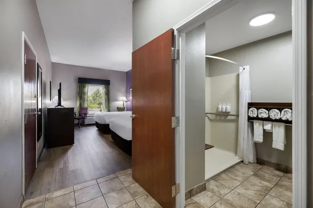 Room, Quadruple, 2 Queen Beds, Accessible, La Quinta Inn & Suites by Wyndham Louisville East 6/6