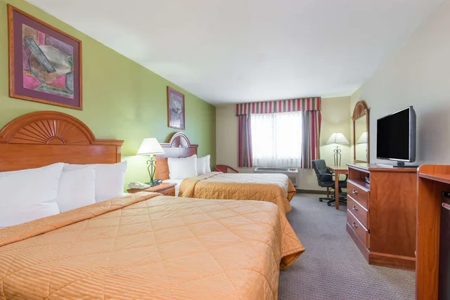 غرفة بسريرين كوين، Knights Inn Gallup at 3208 W Hwy 66 2/3