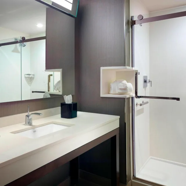 غرفة بسرير كوين، Courtyard By Marriott Lagrange 6/6
