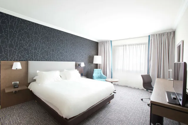 Renovated, Plus, Executive, Family, King Bed، Hilton Paris Charles De Gaulle Airport 2/7