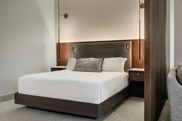 Reserve, Executive, Suite, King Bed, Balcony، Hall Park Hotel Autograph Collection 1/2