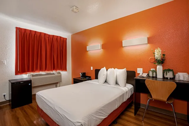 غرفة بريميوم بسرير مزدوج لذوي الإعاقة، Motel6 Temecula, CA - Historic Old Town 3/6