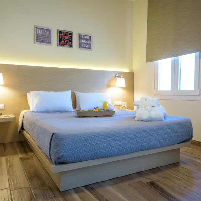 استوديو بريميوم، Grecian Castle Hotel 4/8
