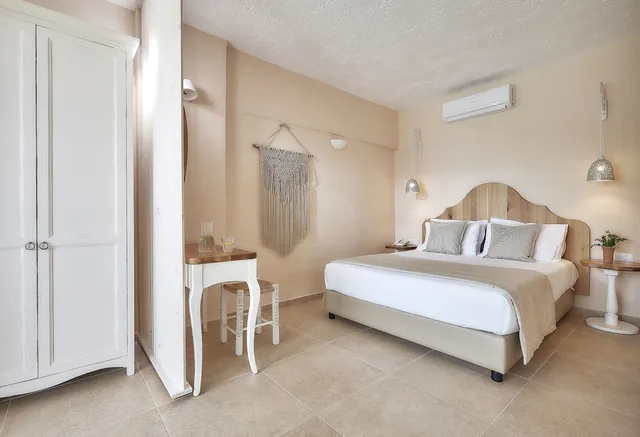 شقة بسرير كوين بغرفة نوم واحدة مع أريكة بمسبح خاص، Marni Village 2/3