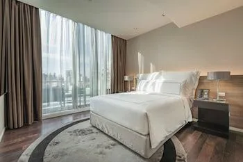 جناح بسرير كينج وسرير كوين بإطلالة على المدينة بشرفة بغرفتي نوم، MUU Bangkok Hotel 1/1