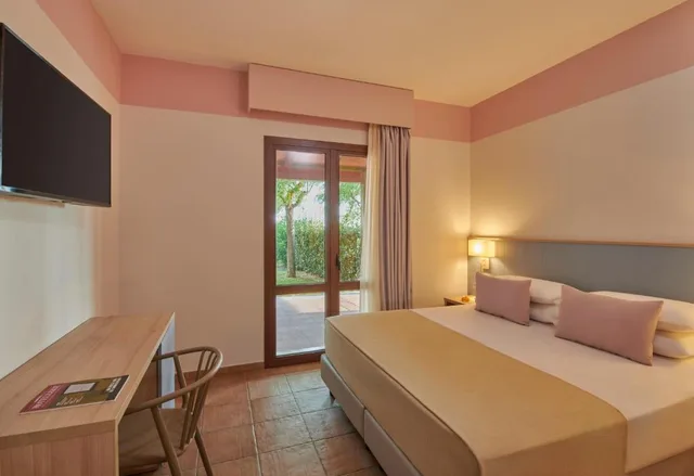 Garden, Superior, Quadruple، Serenusa Resort 1/2