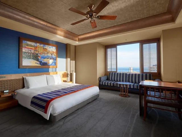 Deluxe, King Bed, Harbour Side, Executive Lounge Access, Oriental Hotel 1/1