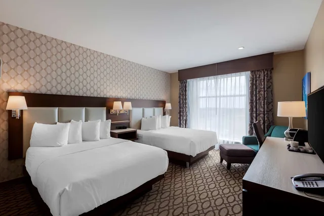 غرفة بسريرين كوين بحوض استحمام، Best Western Plus St. John s Airport Hotel and Suites 4/5