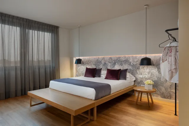 Junior Suite Shower، Leopardi 1/5