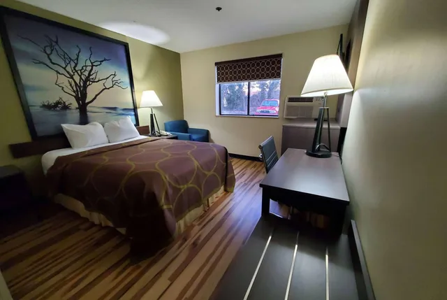 غرفة بسرير كوين للمدخنين، Super 8 by Wyndham Hagerstown 4/7