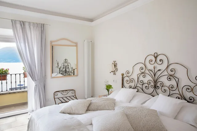 غرفة بريميوم بسرير كينج بإطلالة على البحيرة، Relais Villa Porta 8/10