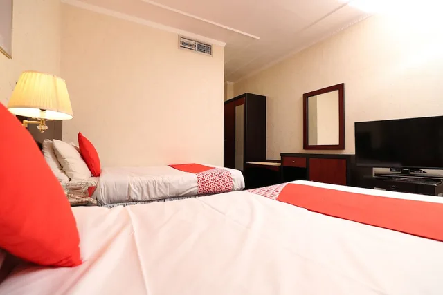 غرفة بسريرين منفصلين، OYO 112 Semiramis Hotel 8/9