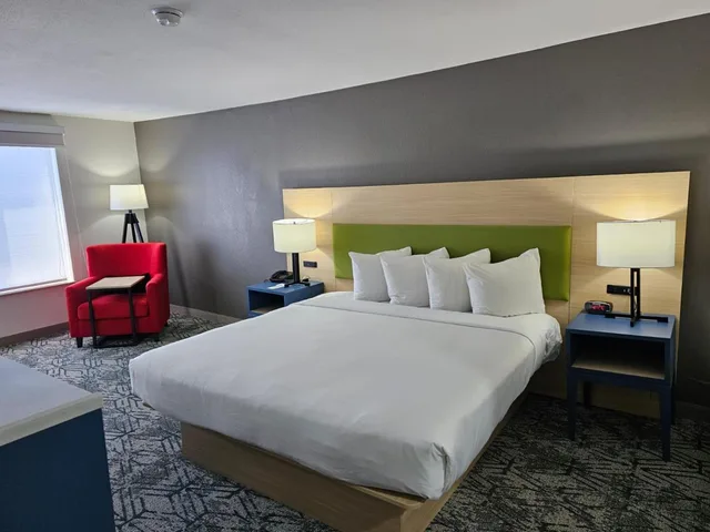 Room, King Bed, Country Inn Suites By Radisson Savannah I 95 North Ga 12/20