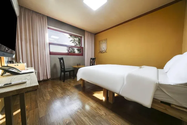 Mountain, Queen Bed، Delta Hotel 10/10