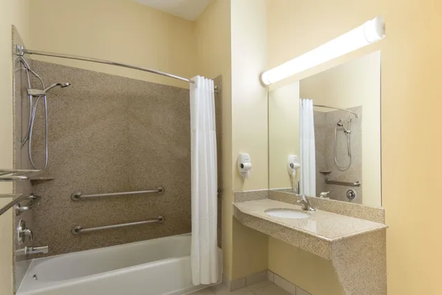 غرفة بسرير كينج لذوي الإعاقة، Days Inn By Wyndham Baytown East 5/8