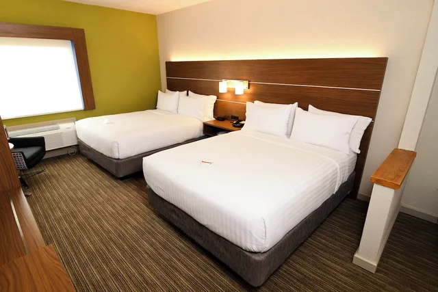 Feature, Suite, 2 Queen Beds, Holiday Inn Express Hotel And Suites Port Clinton Catawba Island 2/8