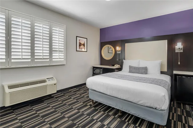 غرفة بسرير كوين بحوض استحمام، Surestay Hotel By Best Western Beverly Hills West 2/4