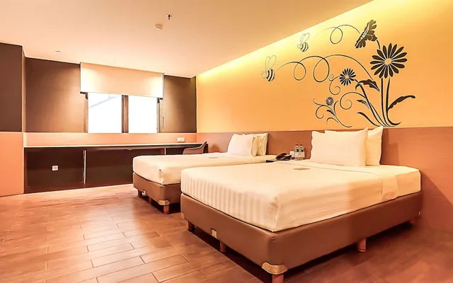 Superior, Twin Beds, Yellow Bee Hotel 4/6