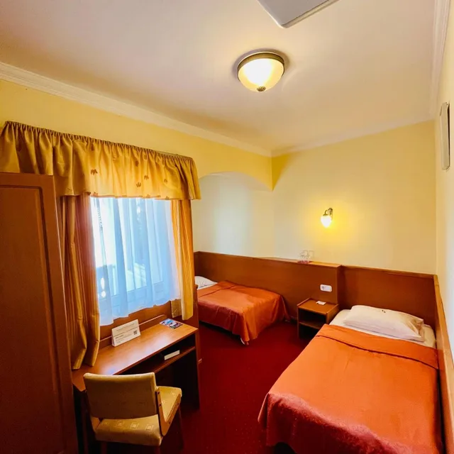 غرفة عائلية بشرفة، Hotel Korona Eger 2/6