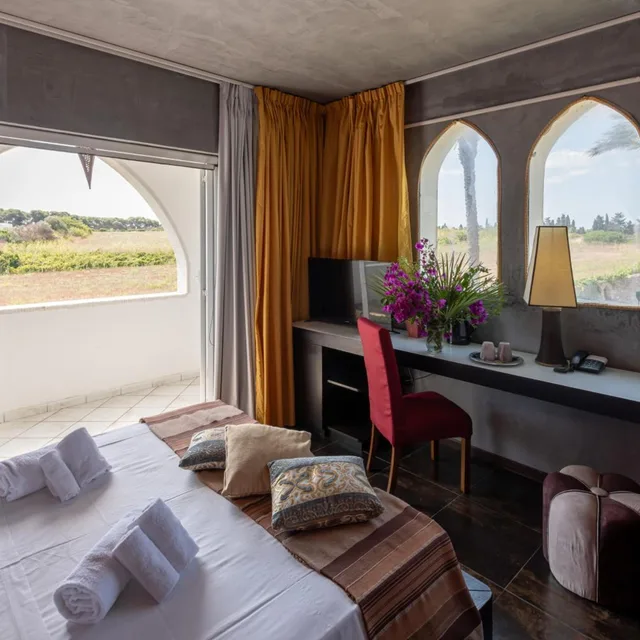 غرفة بسرير مزدوج بشرفة، Resort Baia Dei Turchi 7/10