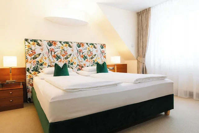 جناح بسرير مزدوج مع أريكة، Hotel Kaiserhof Wien 1/6