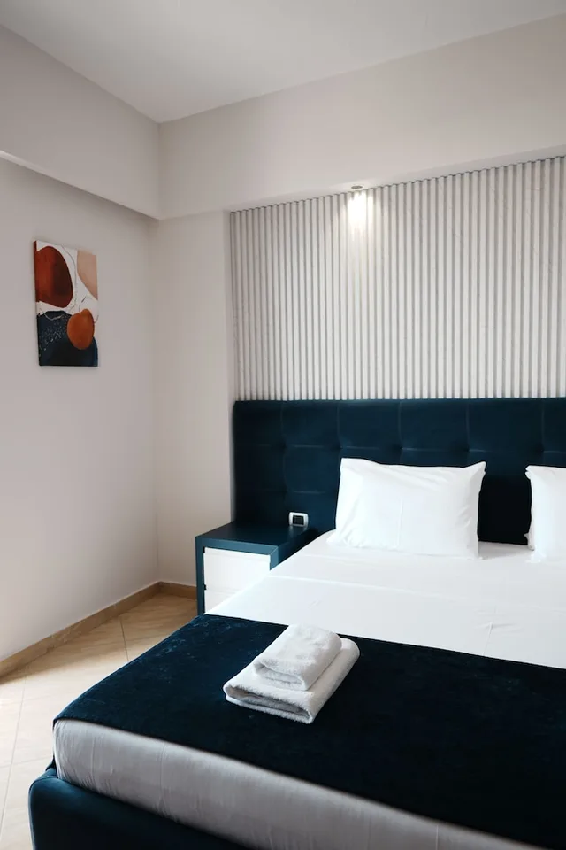 غرفة سوبيريور رباعية بسرير كوين وسرير فردي بإطلالة على البحر بشرفة مع أريكة، Blue Sky Hotel 6/10