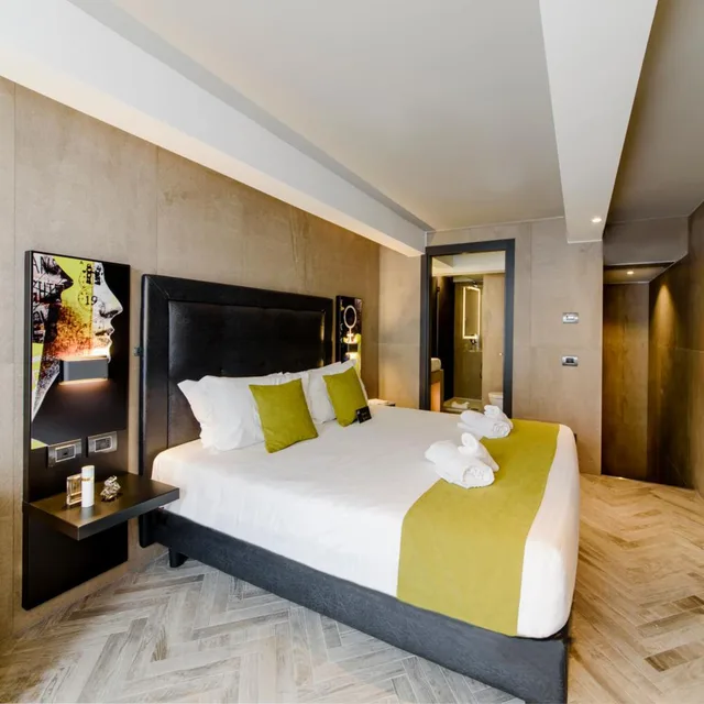 جناح دوبلكس جونيور، Just Hotel Milano 4/9