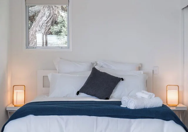 Upstairs, Apartment, King Bed, Water Front، Asure Harbour View Motel 2/5