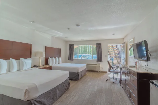غرفة قياسية بسريرين كوين، Yosemite Inn 5/8