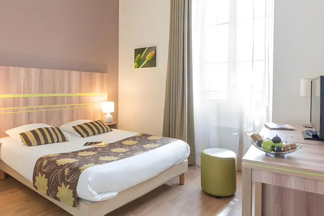 غرفة قياسية مع أريكة، Appart City Confort Nantes Centre 2/2