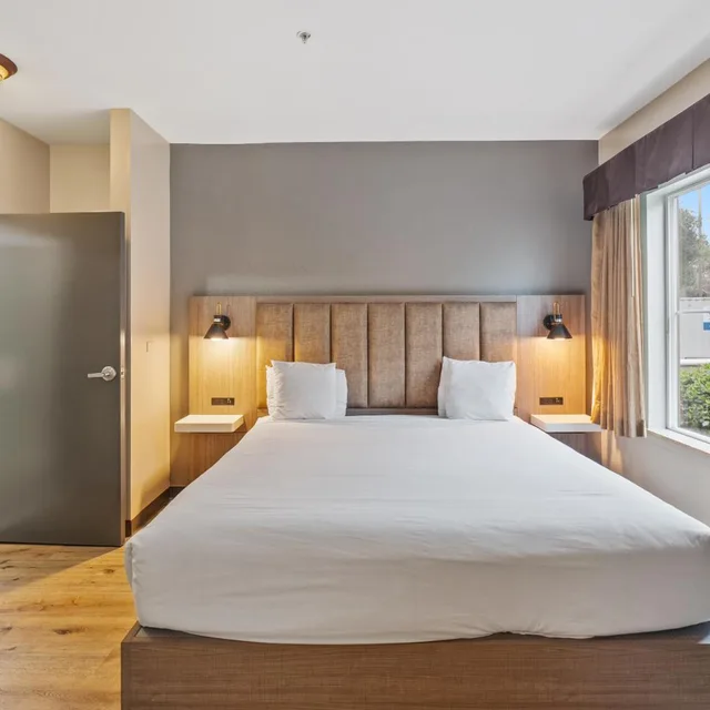 Suite, King Bed, Sofa, Kitchen, Hawthorn Suites by Wyndham Rancho Cordova/Folsom 1/10