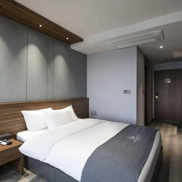 غرفة قياسية بسرير مزدوج بشرفة، Western Grace Hotel 4/10