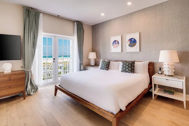 Suite, King Bed, Ocean Front, Sofa, Balcony، The Savoy Hotel & Beach Club 1/4